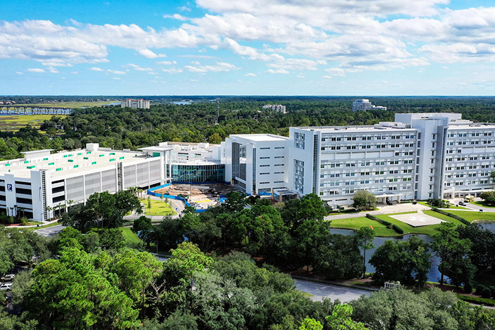 Mayo Clinic Hospital Building Exterior at Mayo Clinic in Jacksonville, Florida.