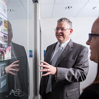 Faculty member speaking to medical students involved in the Distinction in Biomedical Ethics Track at Mayo Clinic Alix School of Medicine.